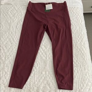 NWT Halara UltraSculpt 7/8 length size XL
Evening Red
High waited